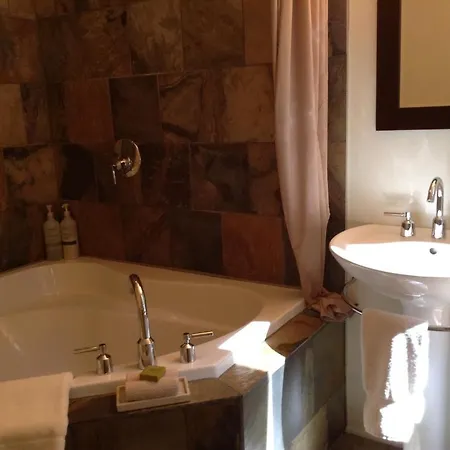 Hyphocus Inn Ucluelet Room photo